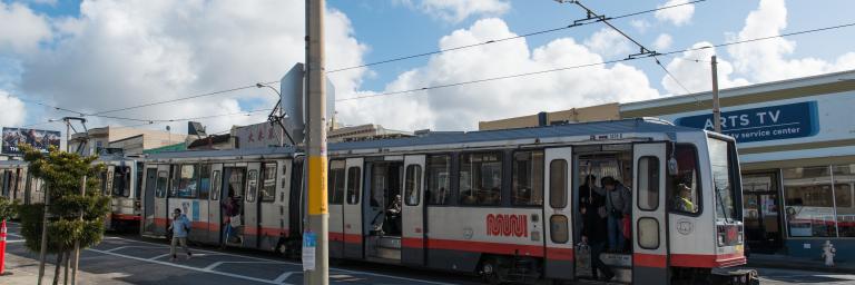 Clear zones for safe loading on Taraval