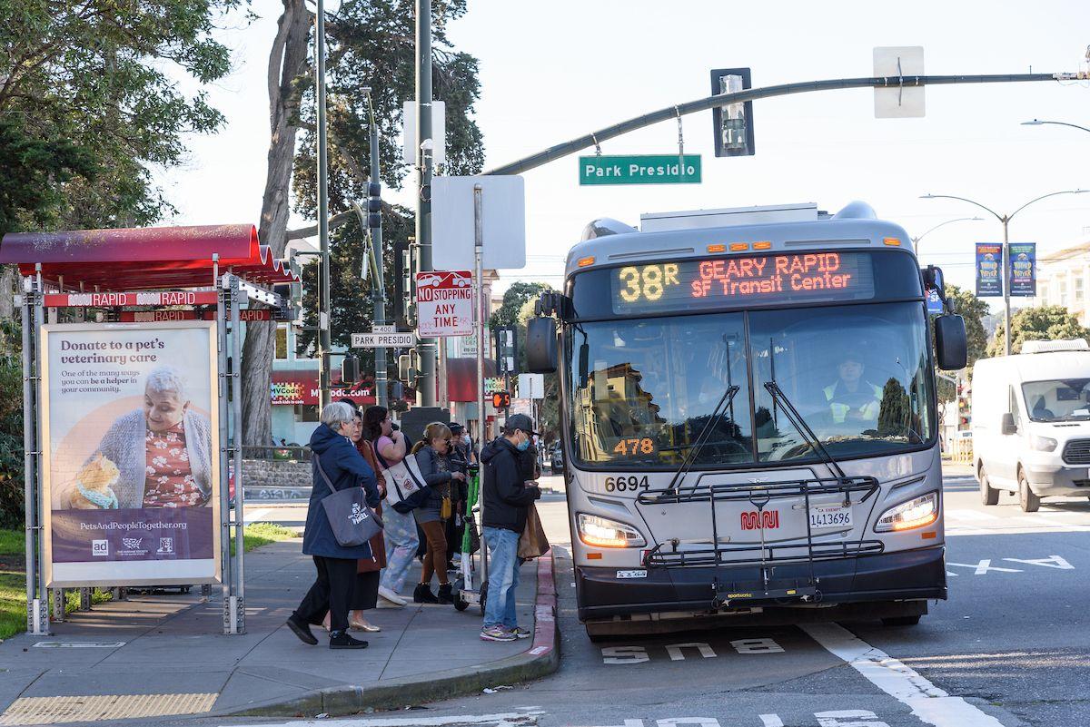 People boarding the 38R at Park Presidio and Geary