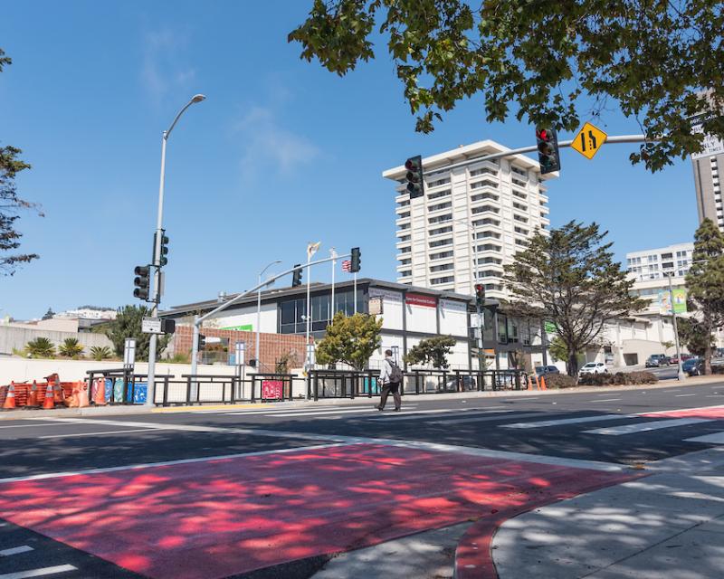 Photo of man in crosswalk on Geary at Buchanan