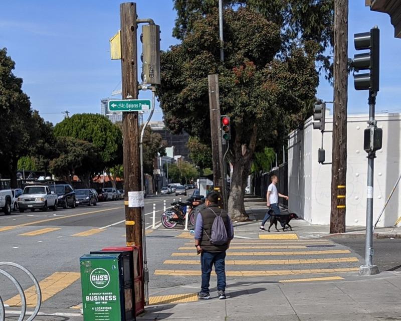 Existing Traffic Signals at the intersection of 19th St and Folsom