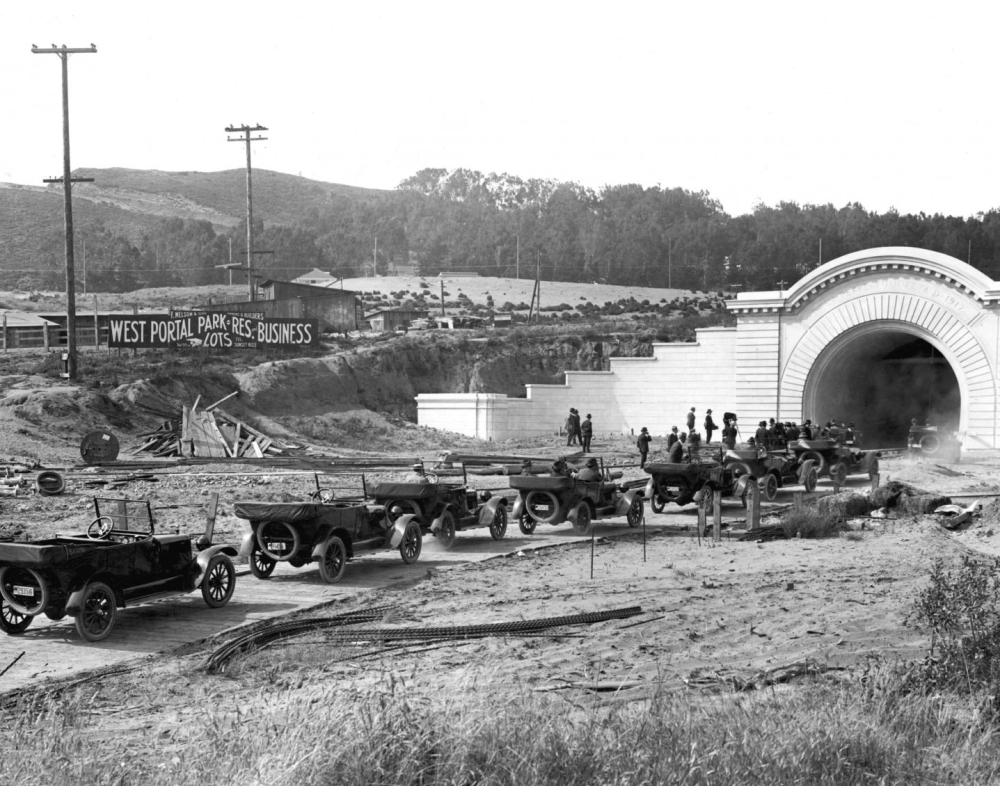 West Portal tunnel entrance on Twin Peaks Tunnel opening day, 1918